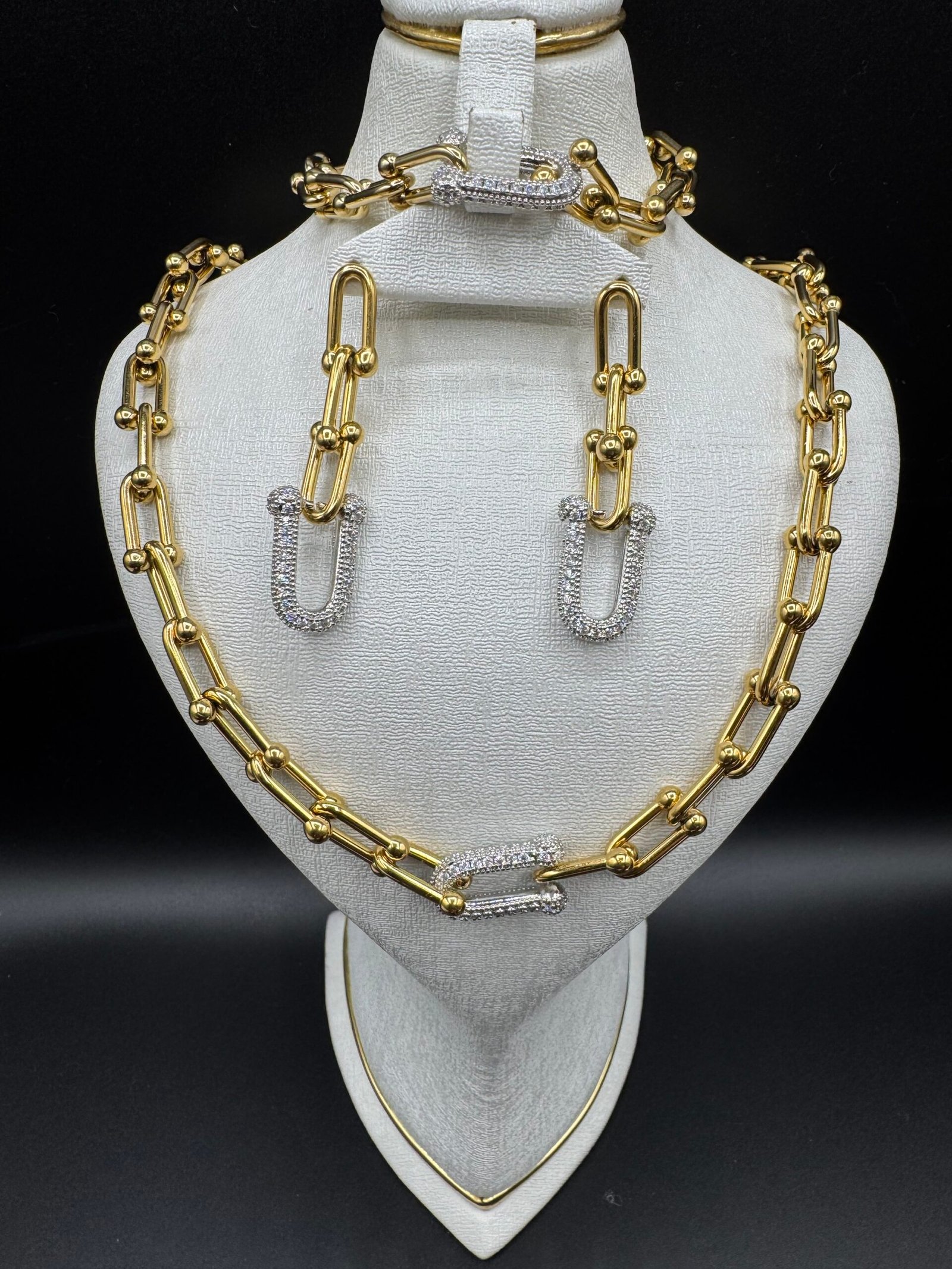 Ensemble, Tiffany